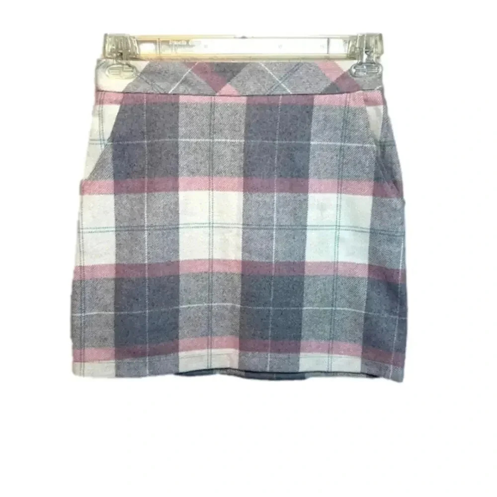 Vintage Y2K Joe Boxer wool/poly blend‎ plaid mini skirt. Grey, pink and white.
